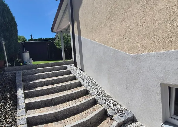Helle Ferienwohnung Mit Balkon & Parkplatz