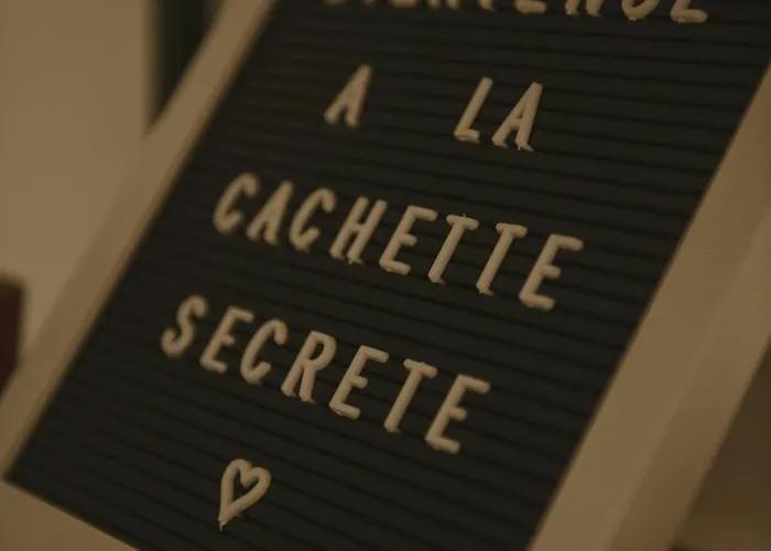La Cachette Secrete - Maison Romantique Avec Balneo Et Sauna Privatif A Caen En Normandie