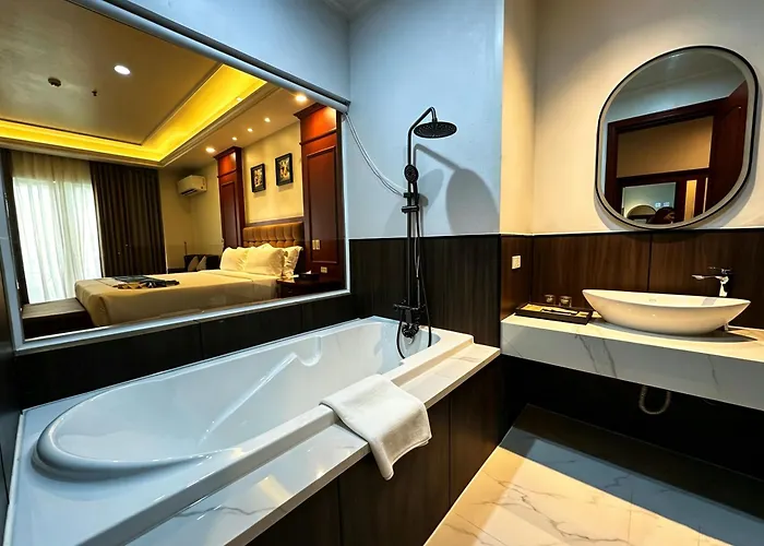 Madison Crown Hotel