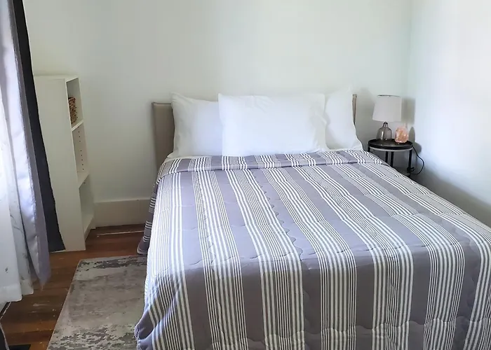 Private 2Br Main Floor Suite Near Border, Casino & Uwwin Hospital