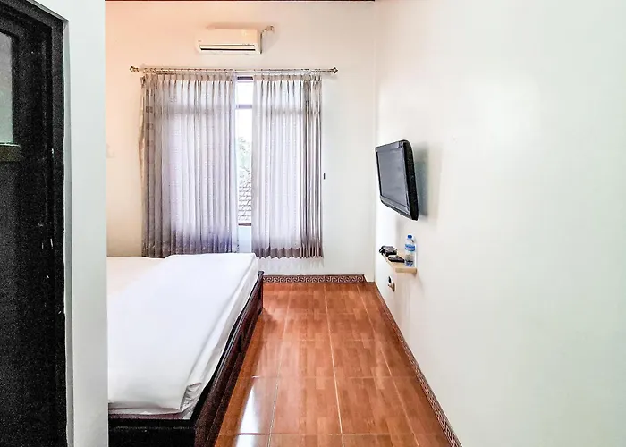 Gatra Hotel Syariah Near Alun Alun Kudus Mitra Reddoorz
