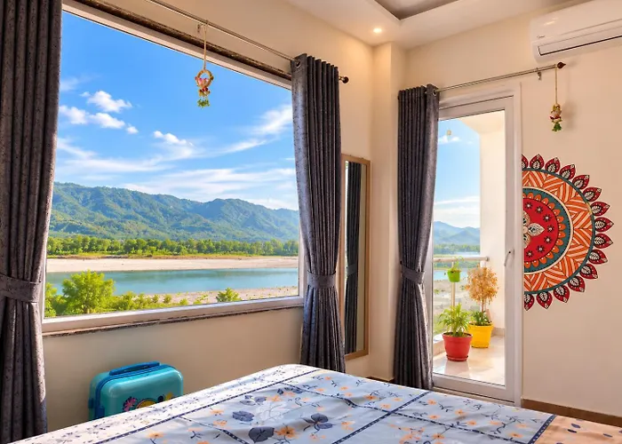 Advaitam Ganga & Hill View Homestay By The Ganges Ghat - Luxury 3 Bhk