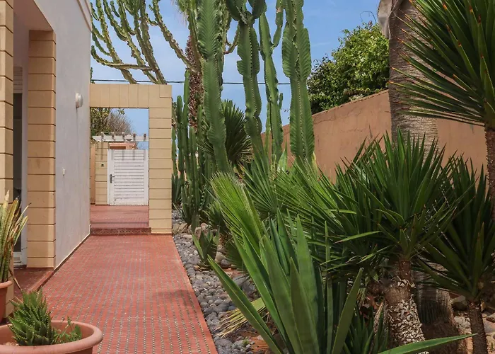 Spacious 3 Bed 2 Bath Villa With Garden And Pool