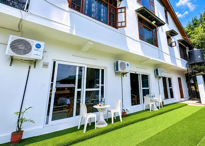 Pine Garden Hotel Kasauli Hills
