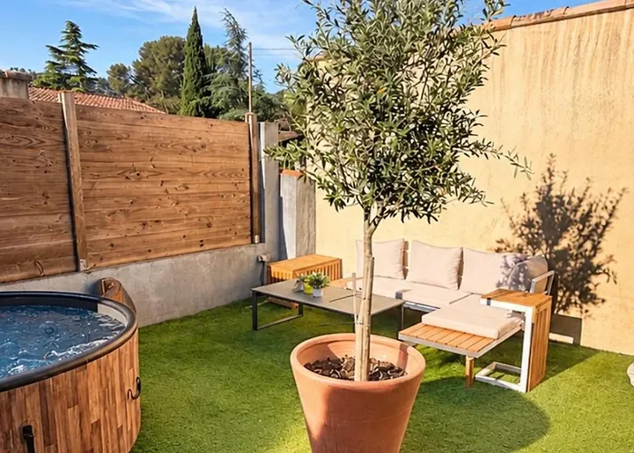 Petite Maison En Provence, Entre Mer Et Collines