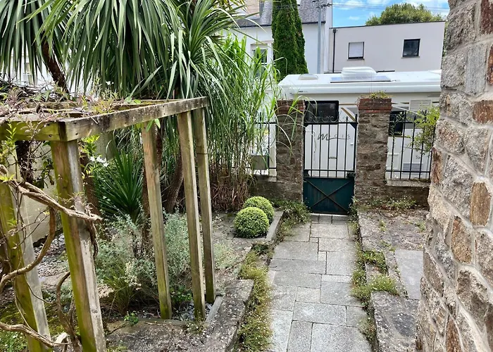 Charming House - Vannes Town Center Within Walking Distance & Parking
