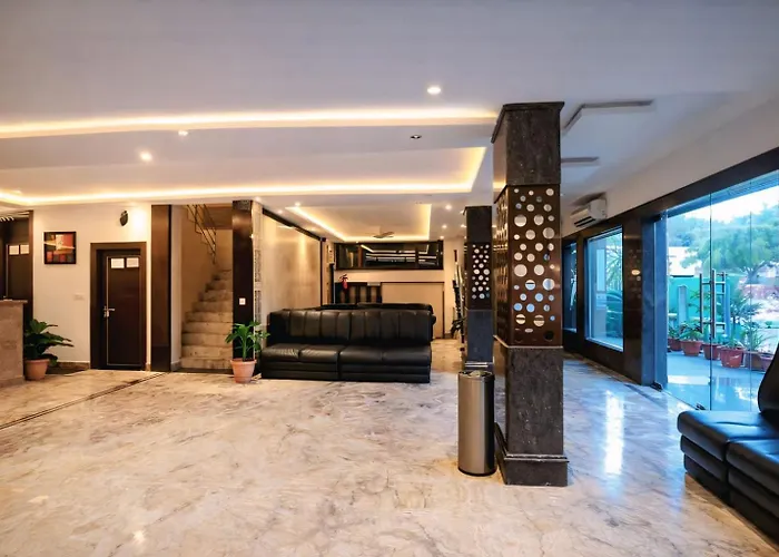 Goyal Hotelirs - Hotel Tara Palace Near Tajmahal East Gate, Agra
