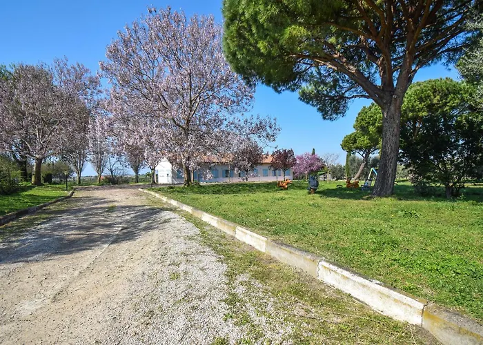 Stunning Home In Pescia Romana With Wifi