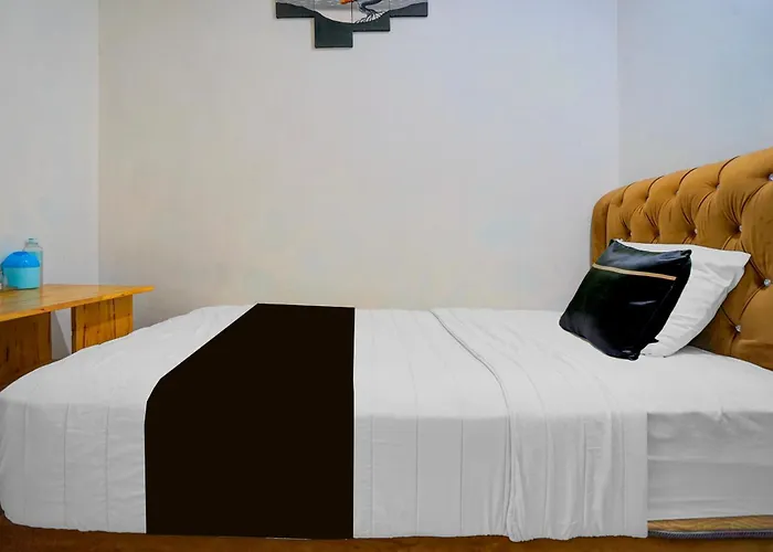 Townhouse Oak Near Tugu Simpang Lima Formerly Gm Inn Hotel