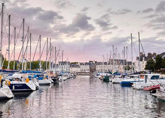 Charming House - Vannes Town Center Within Walking Distance & Parking