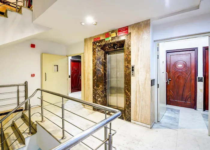 Hotel Chanchal Deluxe -A Unit Of Nihar Hotels-Just 2 Minutes Walking Distance From New Delhi Railway Station