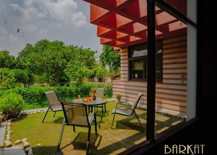 Barkat Luxury Pool Farmhouse 4Bhk Party Villa Delhi