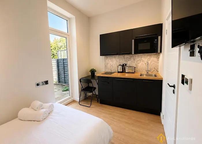 Modern Studio In The Heart Of Hounslow!
