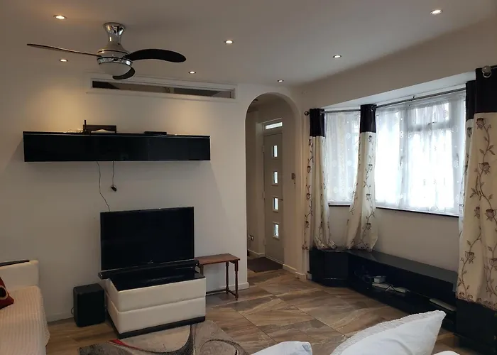 2-Bed Retreat With Private Parking & Tram Links