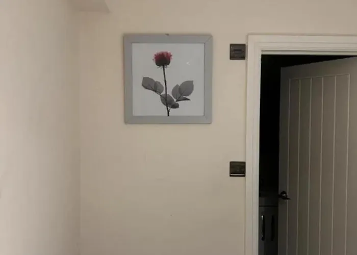 Quiet Double Room Ensuite Marble Bathroom South Croydon
