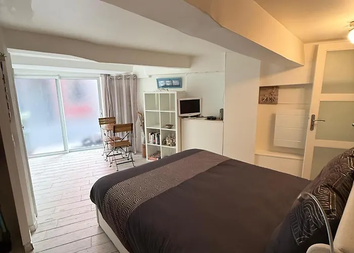 Suite Spacieuse Et Moderne Avec Cuisine Et Salle De Bain