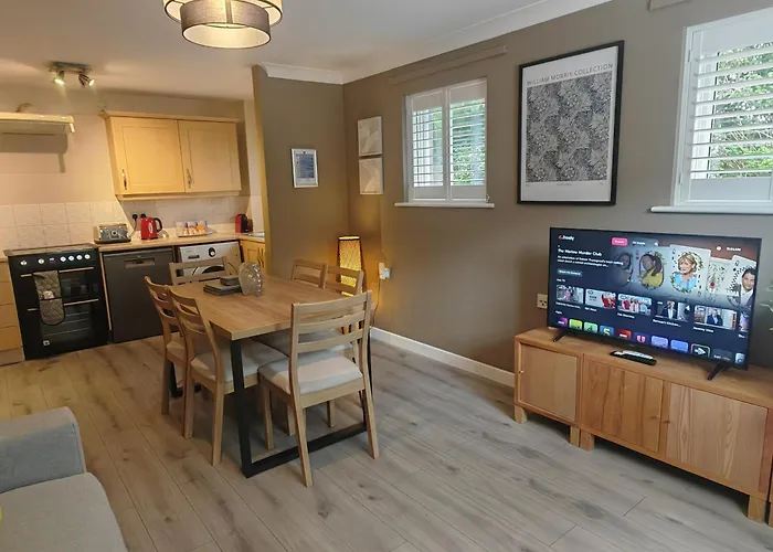 Comfortable Ground Floor Apartment With Parking