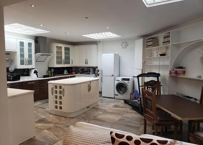 2-Bed Retreat With Private Parking & Tram Links