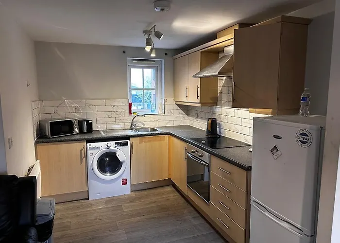 Flat By City Centre, Hospital And Train Station