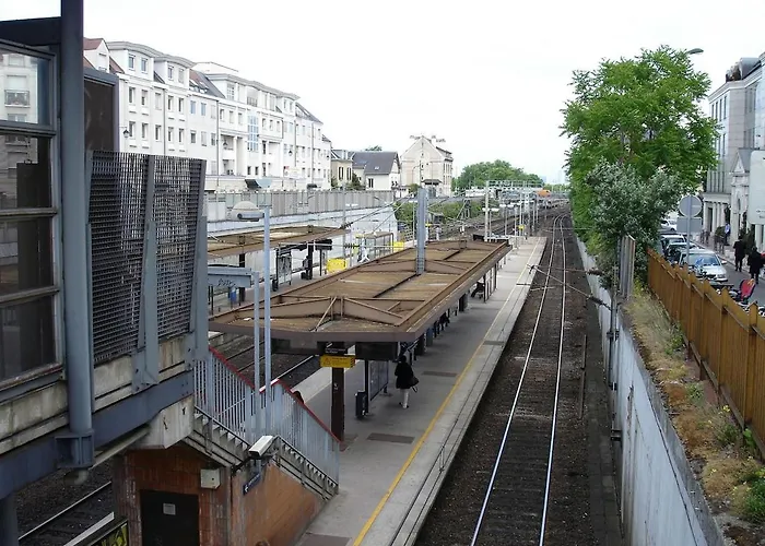 T2 Renove - 4P - 1Min Rer A - 20Min Paris