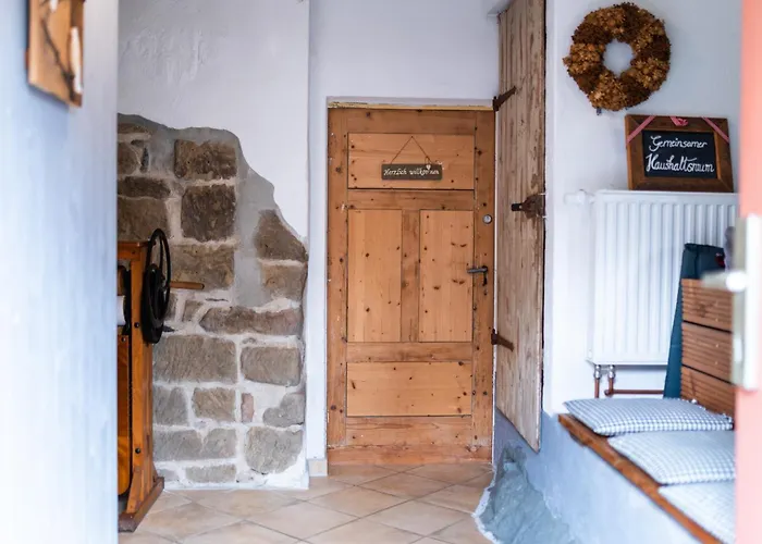 Grosse Ferienwohnung Nr 2 Mit Kamin Und 3 Schlafzimmern Im Johannishof Oybin