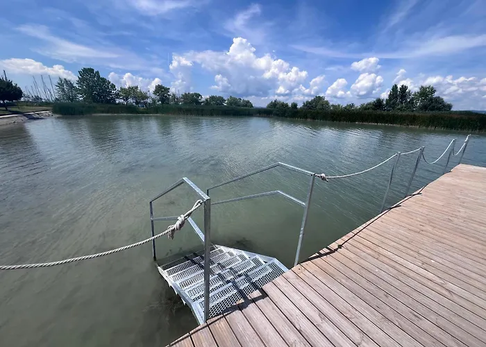Balatoni Panoramas Lakas Sajat Partszakasszal,Medencevel