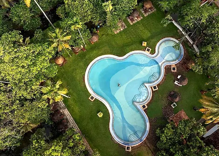 Coconut Lagoon Kumarakom- A Cgh Earth Experience