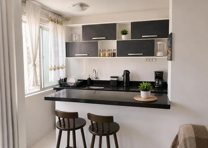 Apartamento 500 Metros Da Praia, Perto Do Shopping Atlantico