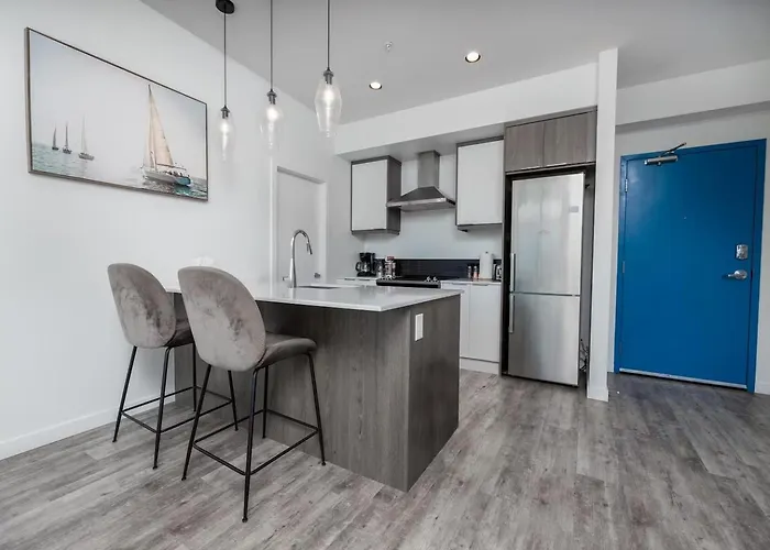 180 Mt View Huge Balcony 2Br 3Beds 2Bath 2Parkings Penthouse