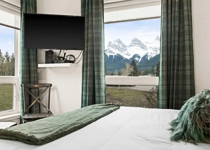 Mountain Haven Retreat, Pool & Hot Tub, Ug Parking, Fitness Centre, Wifi!