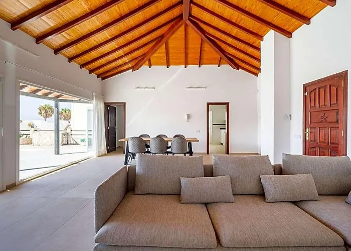 Villa Lobos With Private Swimming Pool - Homeforguest