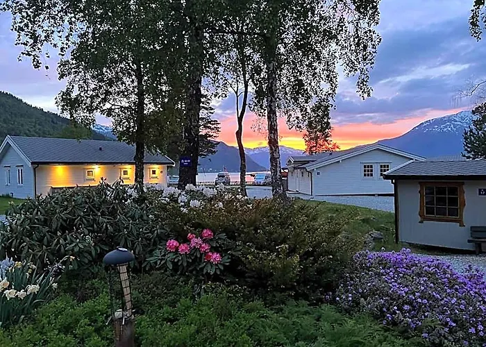 Spacious Holiday Home In Kinsarvik