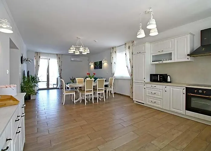 Elegant Villa With Private Pool In Bale