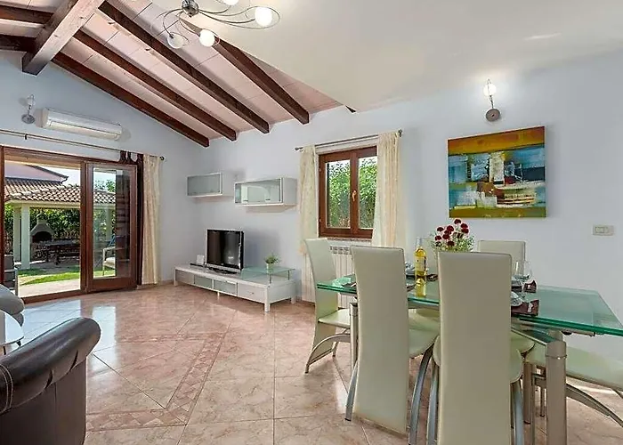 Villa Lucas Comfortable Holiday Residence
