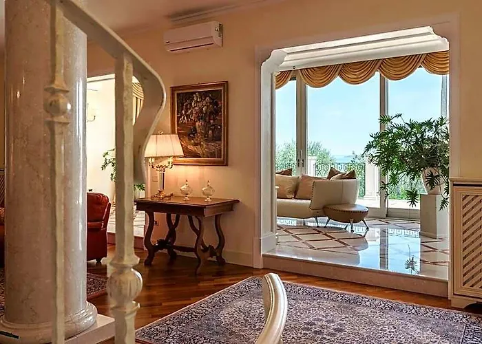 Villa Elena Elegante Villa Vista Lago Con Piscina