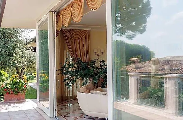 Villa Elena Elegante Villa Vista Lago Con Piscina