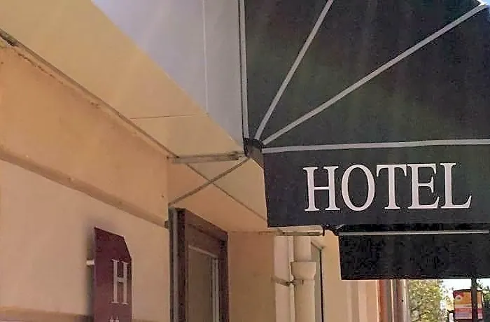 L'Hotel De L Avenue Tarbes