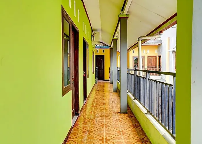 Oyo 113676 Wisma Al-Fahmi Syariah