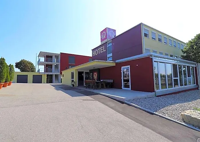 Iq-Hotel