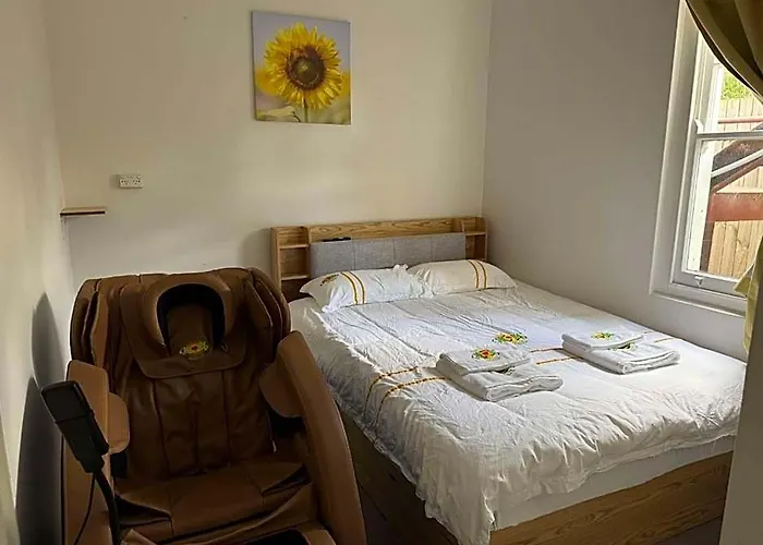 Hearty Center Motel