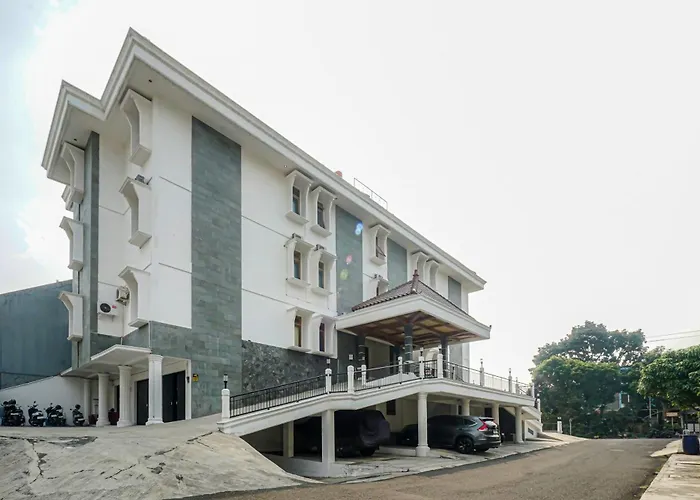 Reddoorz Plus Near Universitas Maranatha Bandung 2
