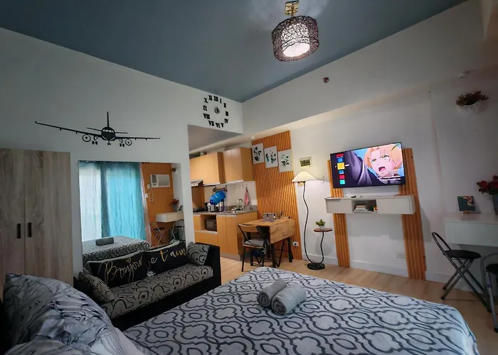 Condo Azur Suites: Stylish Airport Retreat with Netflix and Luxe Pool