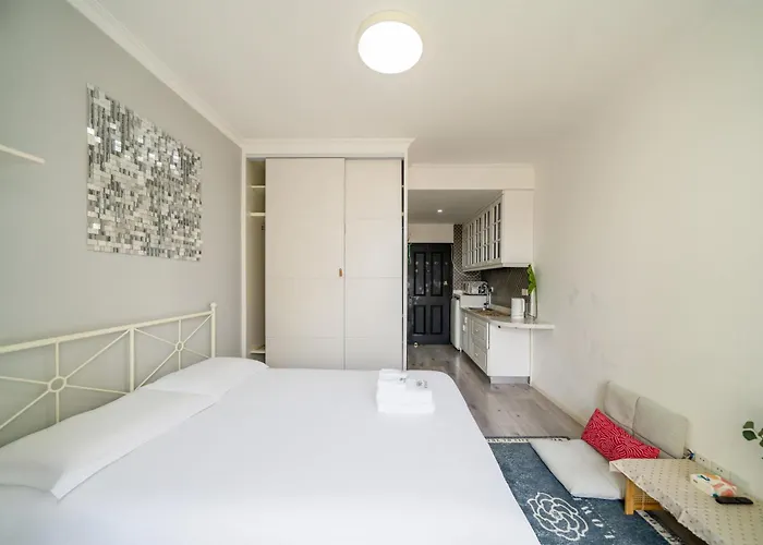Yi Du Home With City View-Near Jiashan Rd Metro -Easy Reach To Tianzifang - Credit Cards Accepted