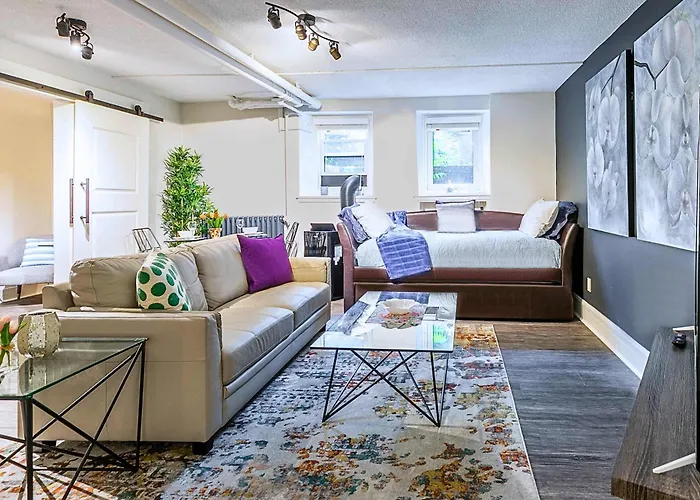 Basement Suite Near Corktown Pub & Go Station
