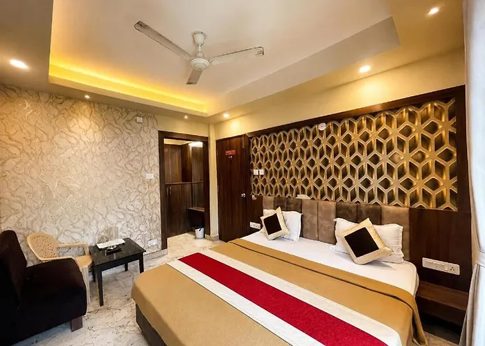 Goroomgo Sai Sandpiper: Beachfront Retreat Near Puri Temple