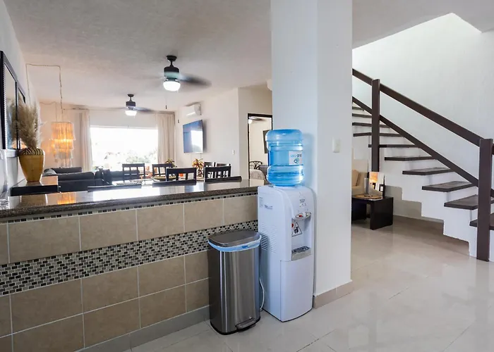 Stunning Large Remodeled Penthouse-Big Canal Views