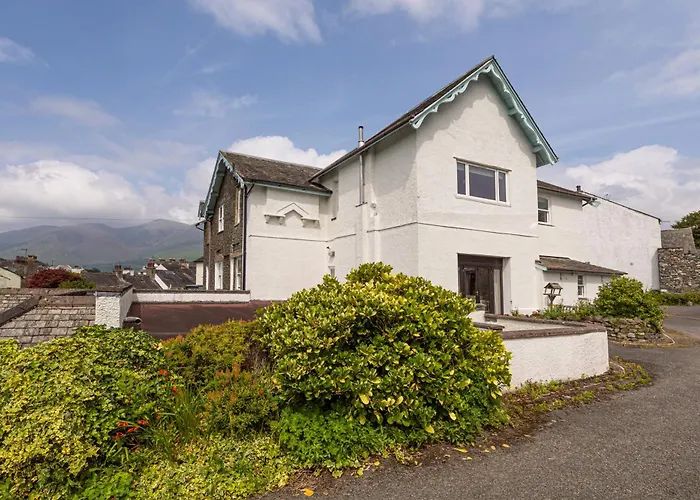 No2 The Hollies A Stunning 2 Bedroom Apartment In Central Keswick With Parking