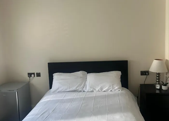 Double Room Private Bathroom Parking South Croydon
