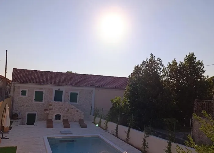Heritage House Stone Flower With Private Pool