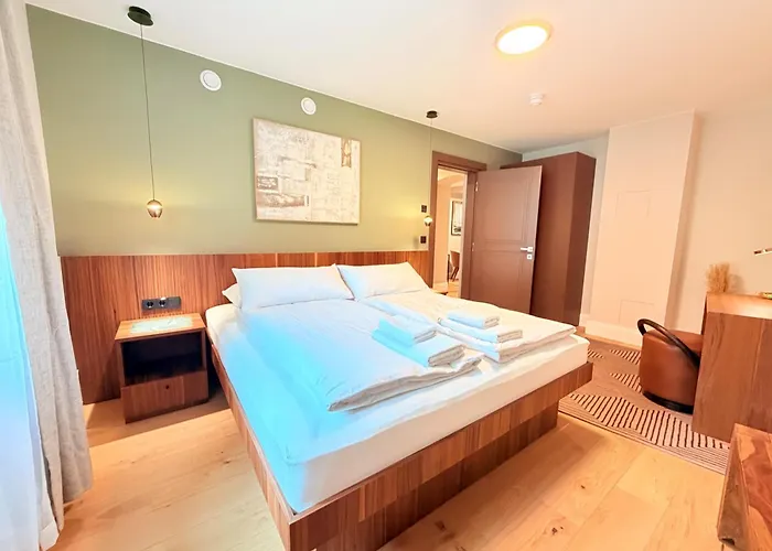 Amaroo - Boarding & Serviced Apartments "Regia"